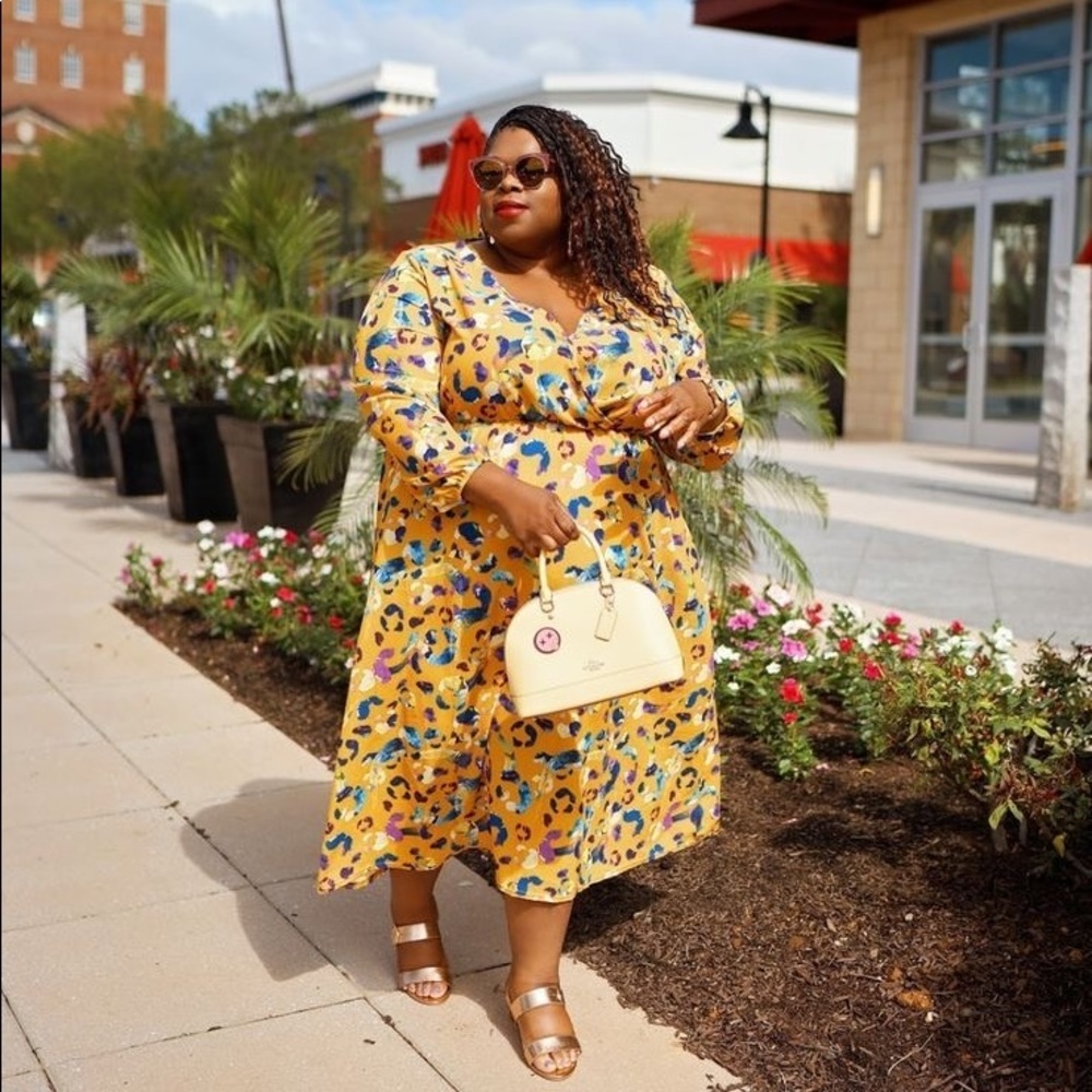 SPRING SUMMER PLUS SIZE MYSTERY BOX 5 PIECES - Picture 13 of 14